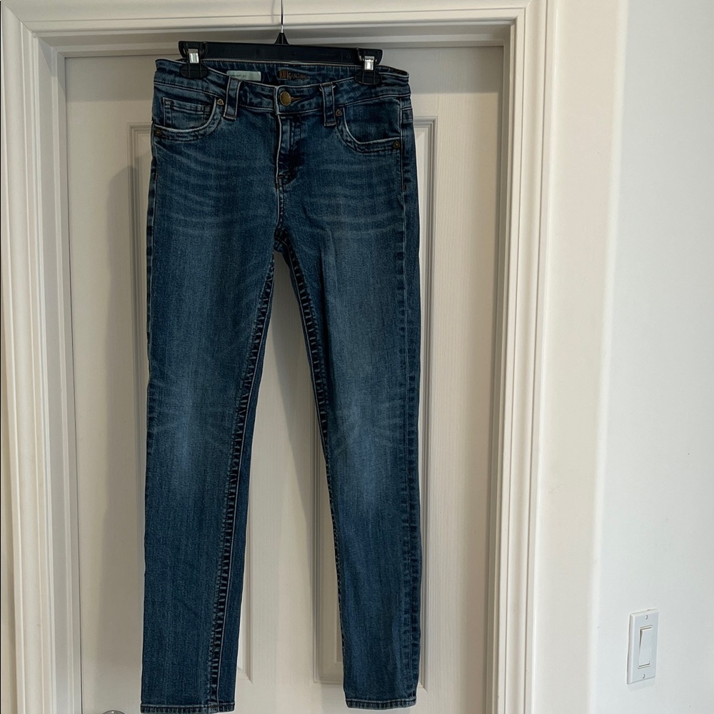 Kut from the Kloth Medium Blue Straight leg jeans